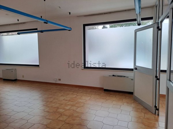 locale commerciale in vendita a Martignacco