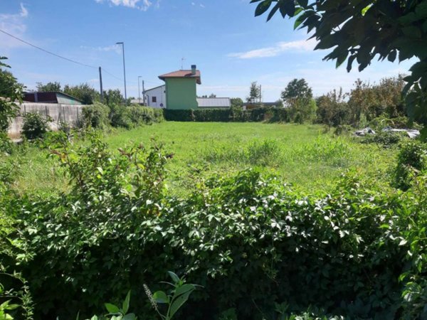 terreno edificabile in vendita a Martignacco in zona Nogaredo di Prato