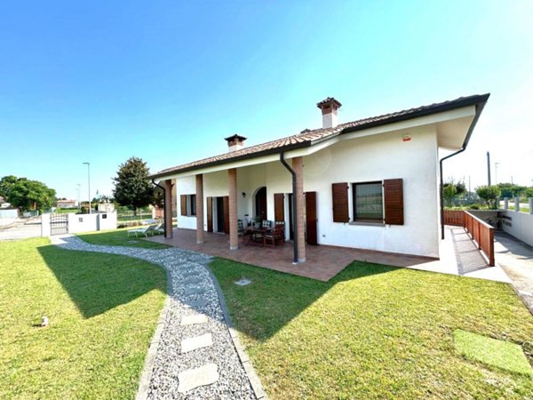 casa indipendente in vendita a Mereto di Tomba in zona Plasencis