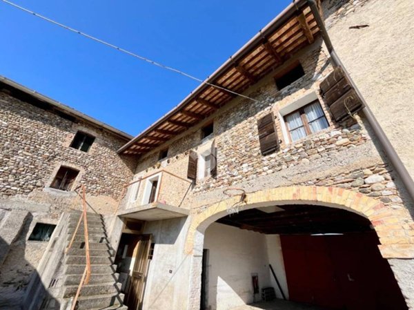 casa indipendente in vendita a Mereto di Tomba in zona Pantianicco