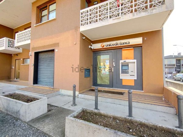 negozio in vendita a Mereto di Tomba