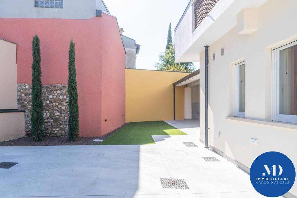 appartamento in vendita a Mereto di Tomba in zona Tomba