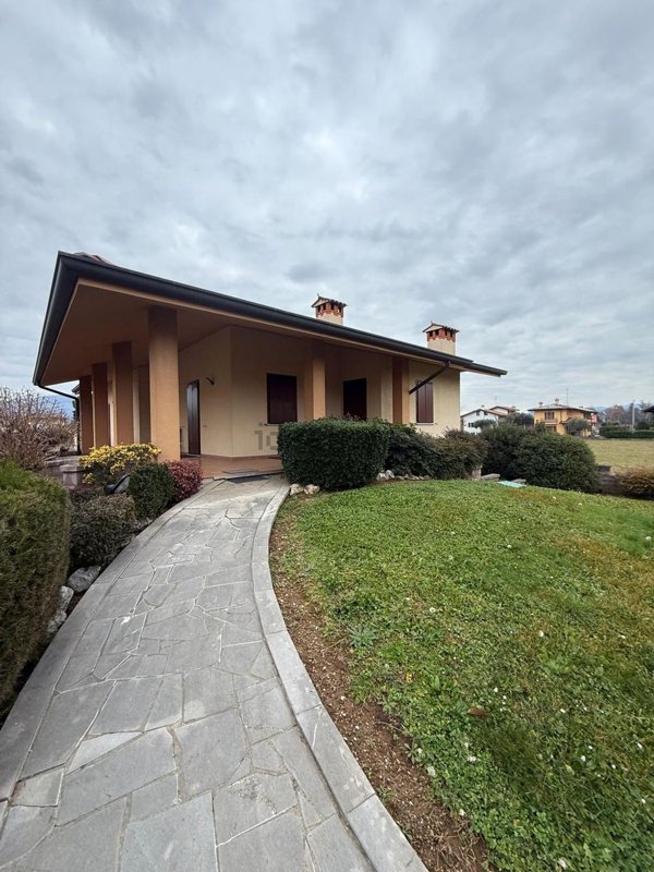 casa indipendente in vendita a Moimacco