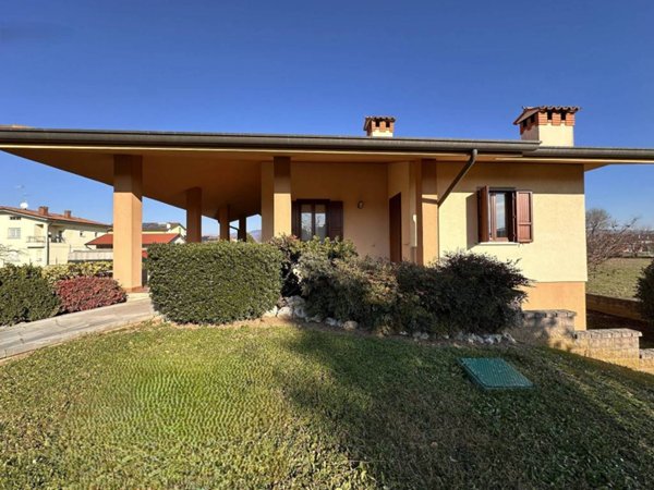 casa indipendente in vendita a Moimacco