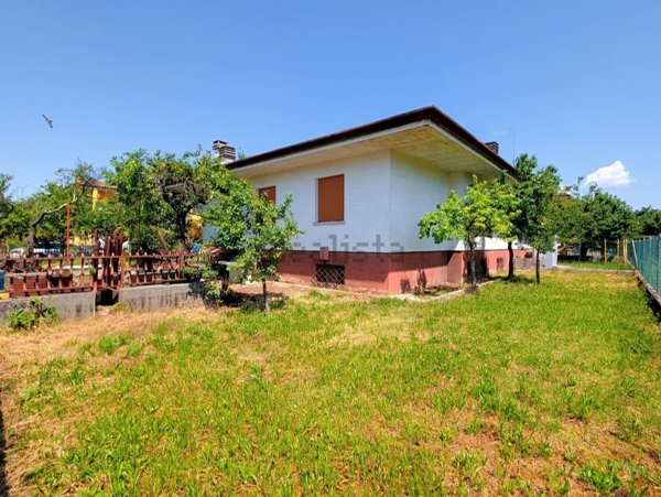 casa indipendente in vendita a Moimacco