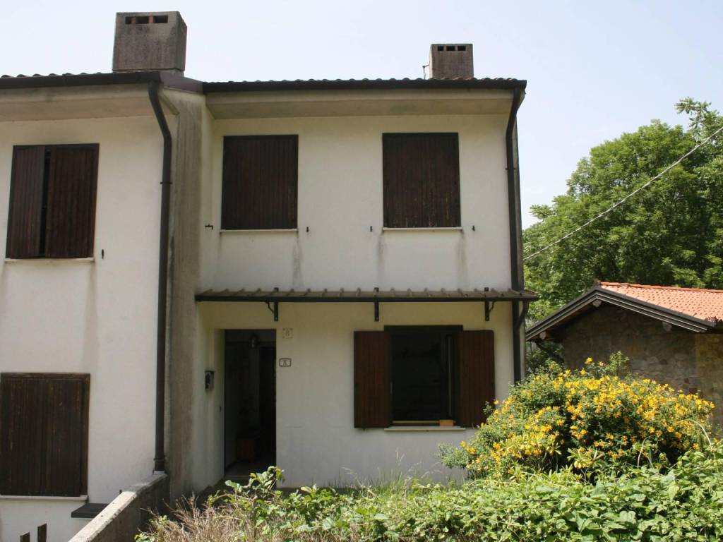 casa indipendente in vendita a Montenars in zona Capovilla