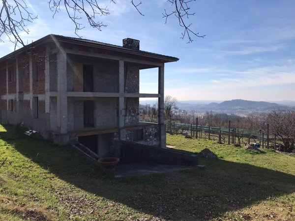 casa indipendente in vendita a Montenars