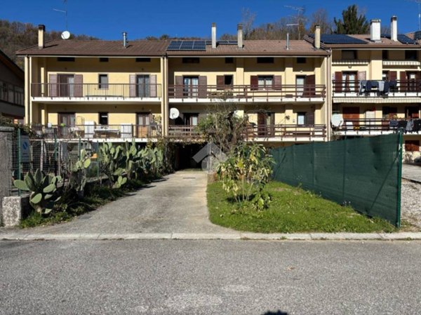 casa indipendente in vendita a Montenars