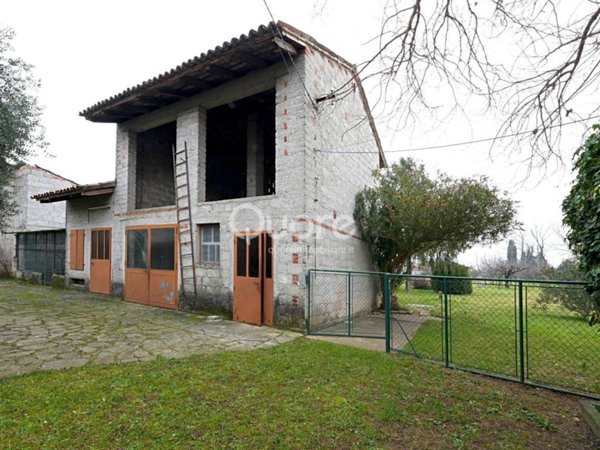 casa indipendente in vendita a Mortegliano in zona Lavariano