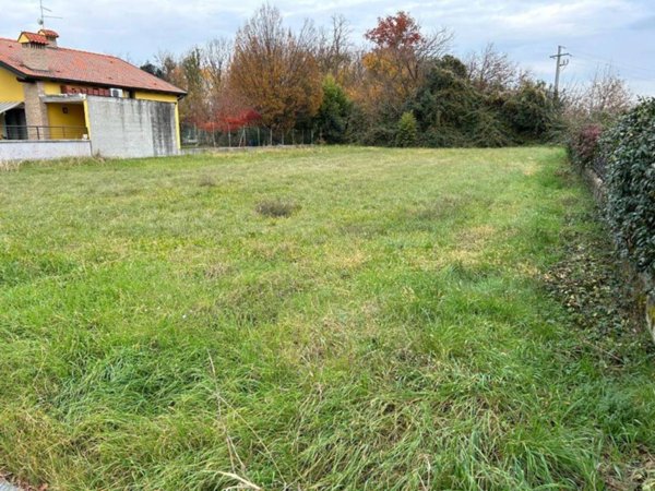 terreno edificabile in vendita a Mortegliano