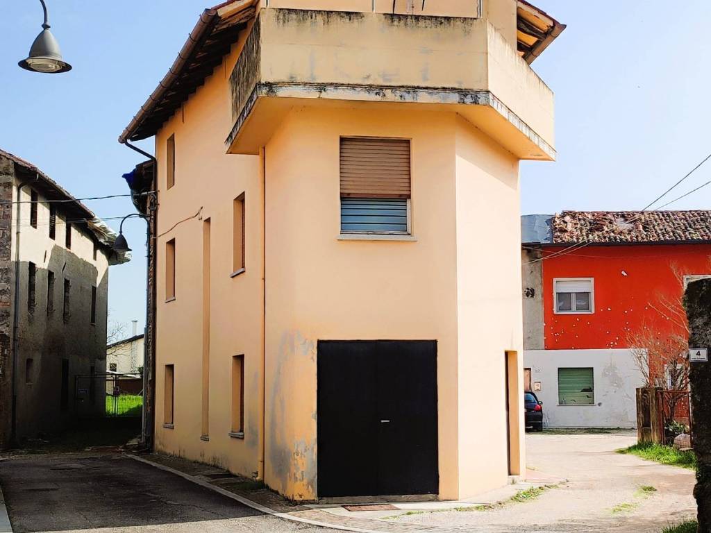 casa indipendente in vendita a Mortegliano