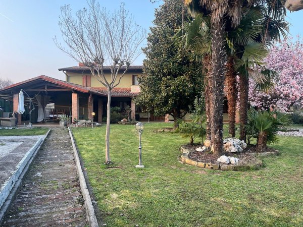 casa indipendente in vendita a Mortegliano in zona Lavariano