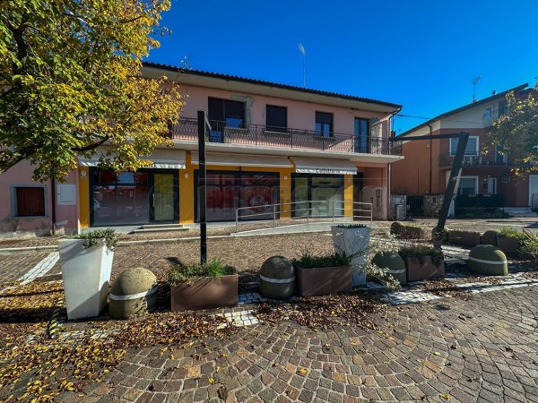 negozio in vendita a Mortegliano in zona Chiasiellis