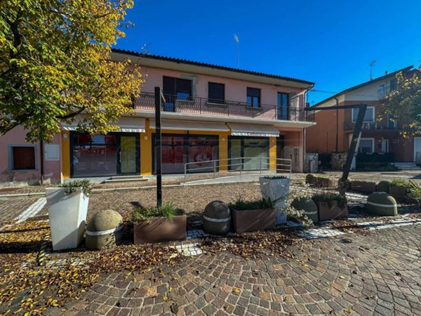 negozio in vendita a Mortegliano in zona Chiasiellis