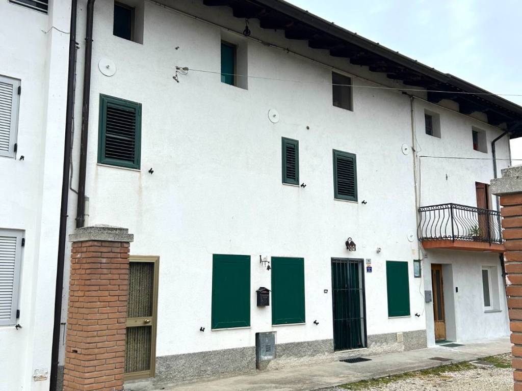 casa indipendente in vendita a Mortegliano in zona Lavariano