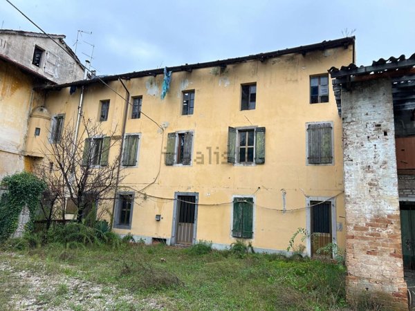 casa indipendente in vendita a Mortegliano in zona Chiasiellis