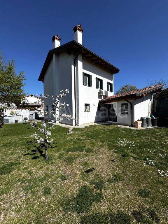 casa indipendente in vendita a Mortegliano in zona Lavariano