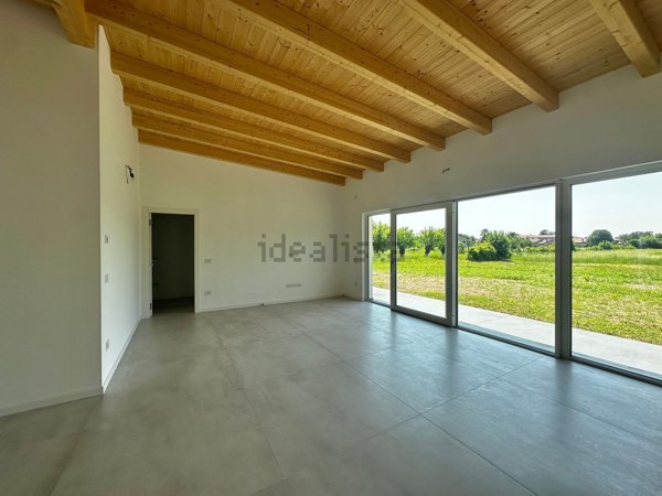 casa indipendente in vendita a Mortegliano in zona Lavariano