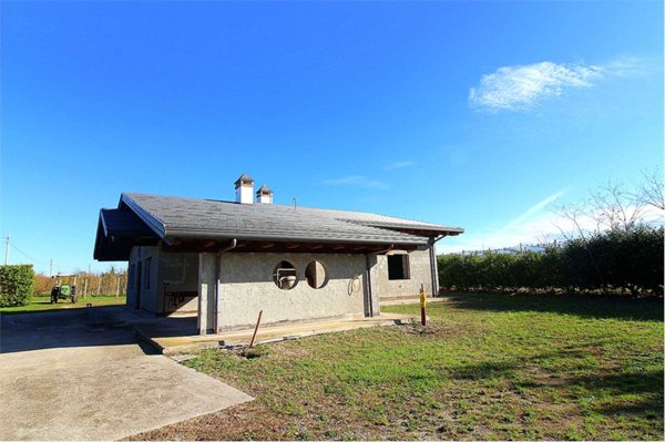casa indipendente in vendita a Mortegliano in zona Lavariano