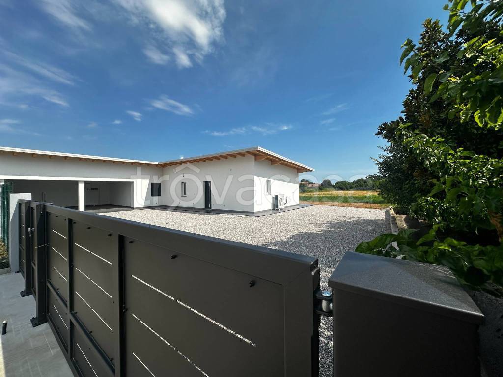 casa indipendente in vendita a Mortegliano in zona Lavariano