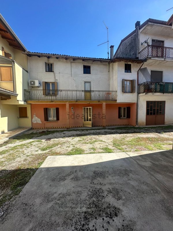 casa indipendente in vendita a Mortegliano in zona Lavariano