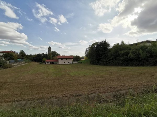 terreno edificabile in vendita a Moruzzo in zona Brazzacco