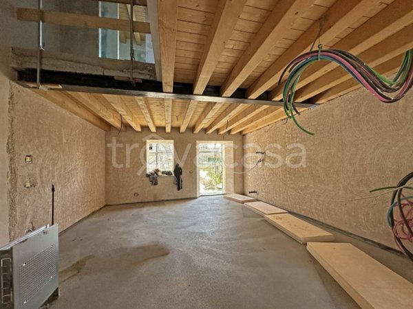 casa indipendente in vendita a Moruzzo in zona Alnicco