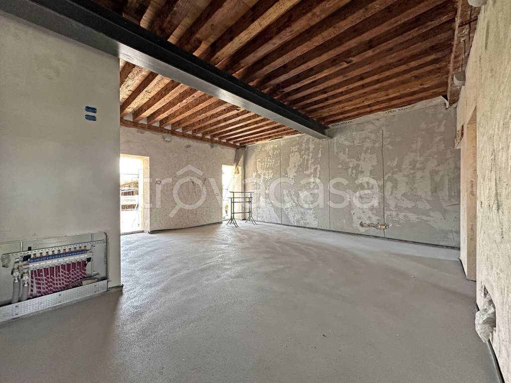 appartamento in vendita a Moruzzo in zona Alnicco