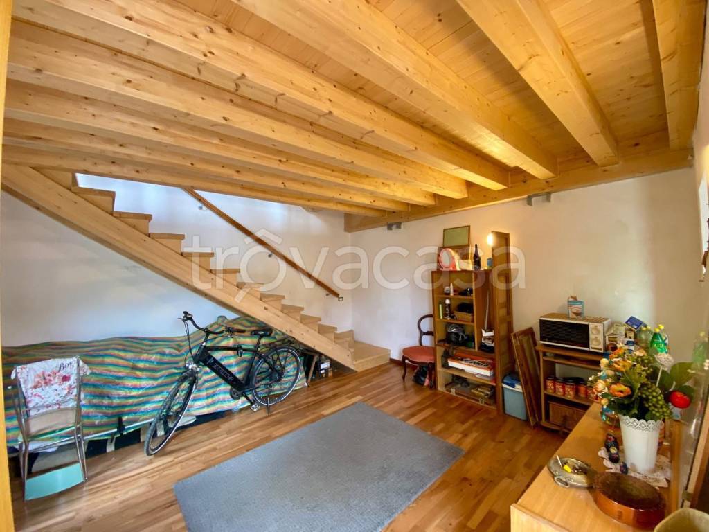 appartamento in vendita a Moruzzo in zona Alnicco