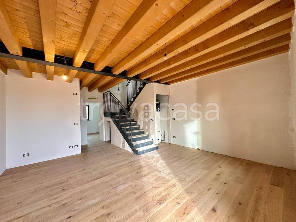 casa indipendente in vendita a Moruzzo in zona Alnicco