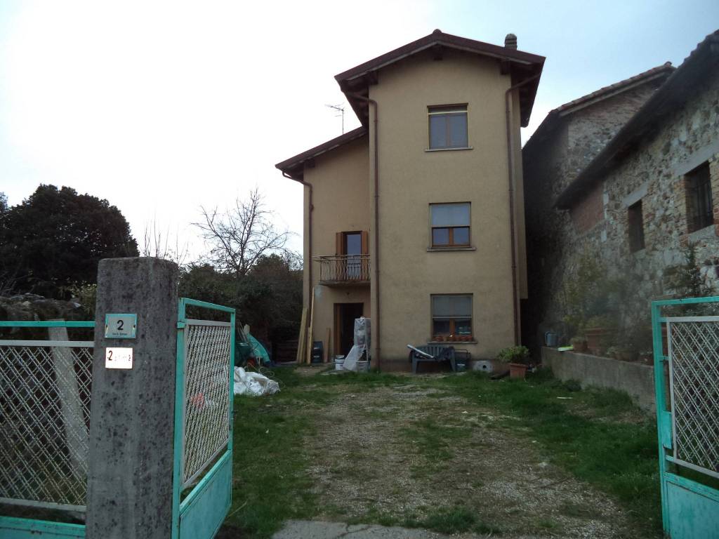 casa indipendente in vendita a Moruzzo in zona Alnicco