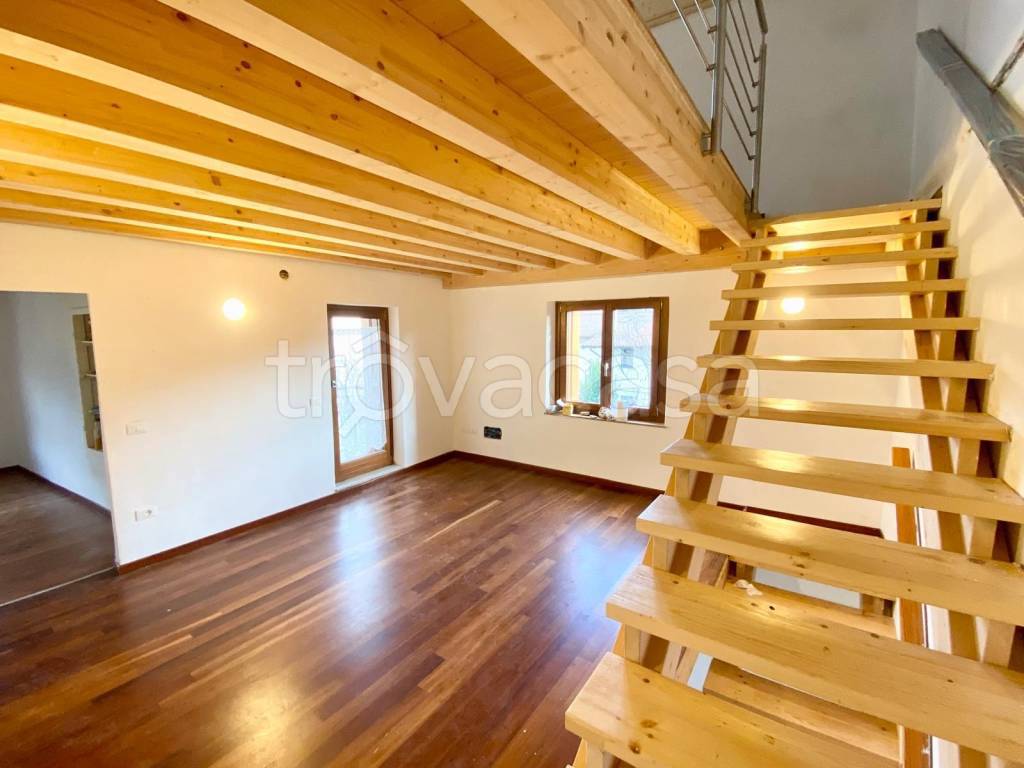 appartamento in vendita a Moruzzo in zona Alnicco