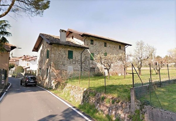 casale in vendita a Moruzzo in zona Alnicco