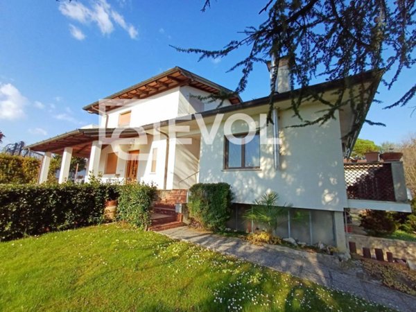 casa indipendente in vendita a Moruzzo in zona Alnicco