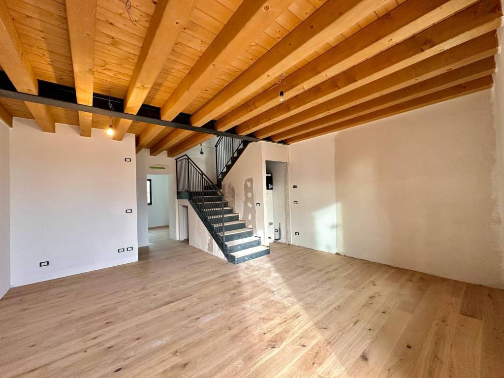 casa indipendente in vendita a Moruzzo in zona Alnicco