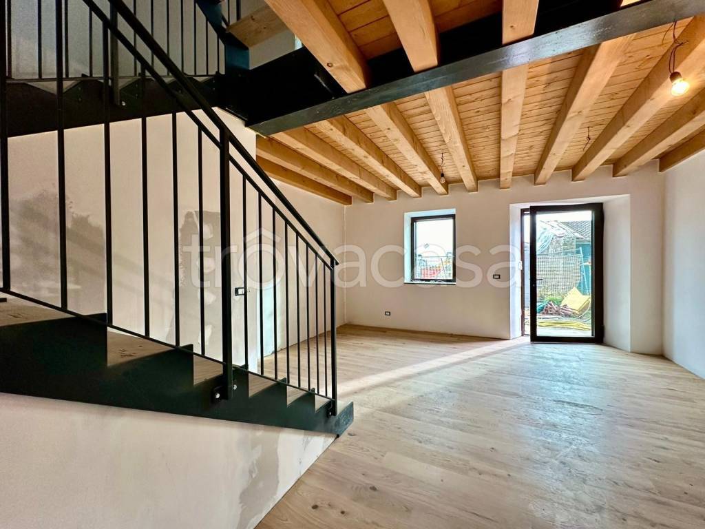 casa indipendente in vendita a Moruzzo in zona Alnicco