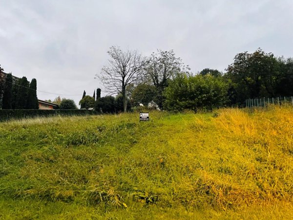terreno in vendita a Moruzzo