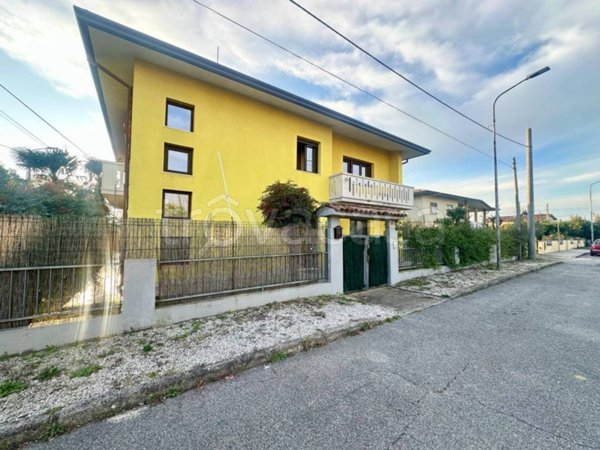 casa indipendente in vendita a Muzzana del Turgnano