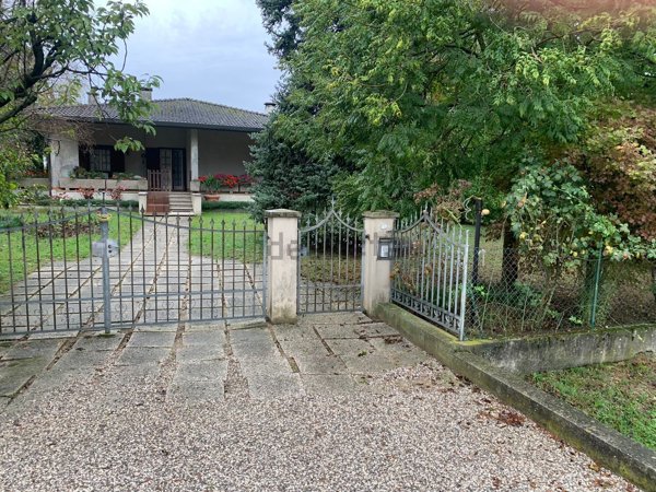 casa indipendente in vendita a Muzzana del Turgnano