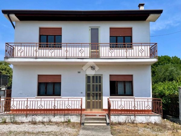 casa indipendente in vendita a Muzzana del Turgnano