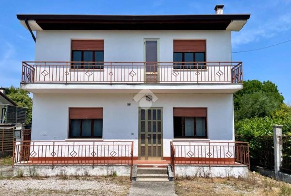 casa indipendente in vendita a Muzzana del Turgnano