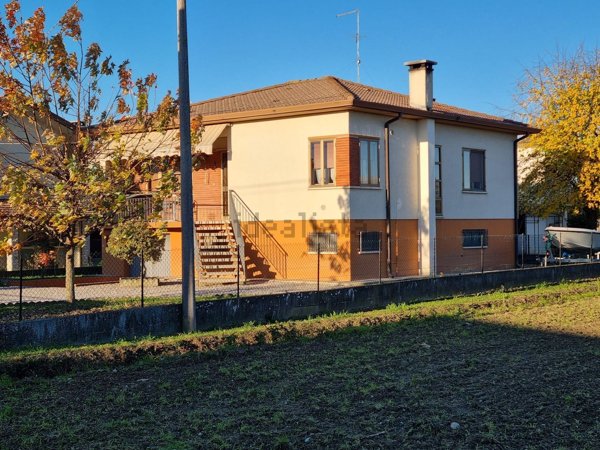 casa indipendente in vendita a Muzzana del Turgnano