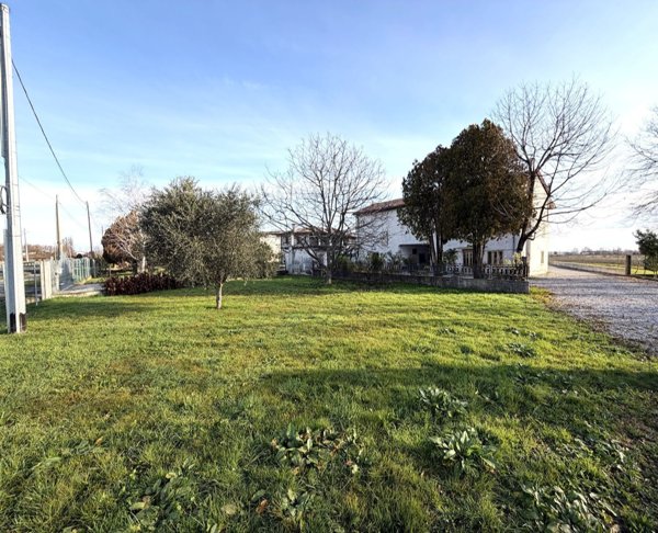 casa indipendente in vendita a Muzzana del Turgnano