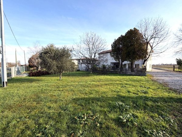 casa indipendente in vendita a Muzzana del Turgnano