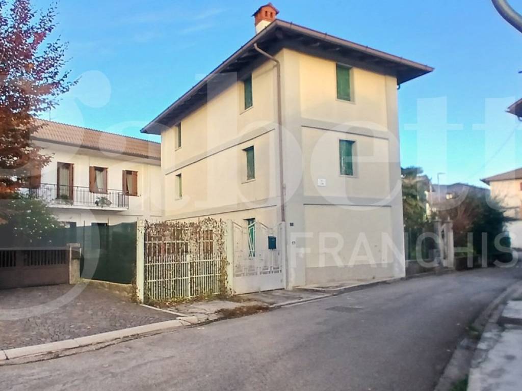casa indipendente in vendita a Nimis