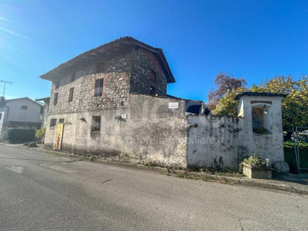 locale di sgombero in vendita a Nimis