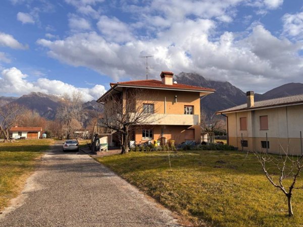 casa indipendente in vendita ad Osoppo in zona Pineta