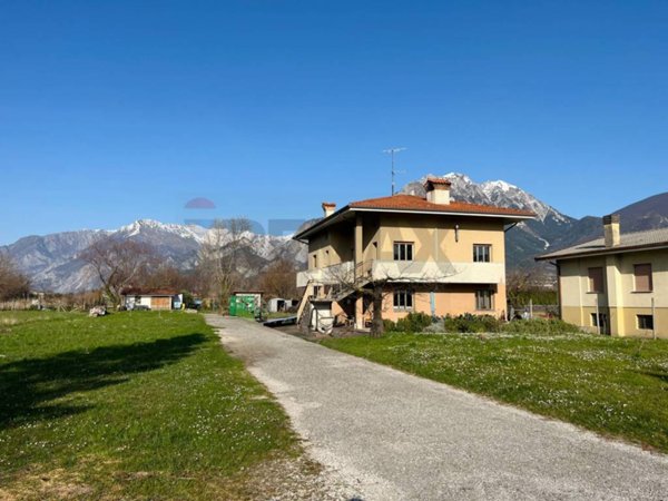 casa indipendente in vendita ad Osoppo in zona Pineta