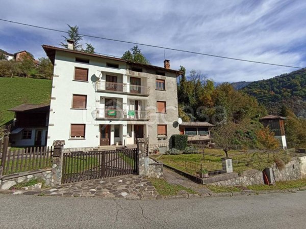casa indipendente in vendita ad Ovaro in zona Muina