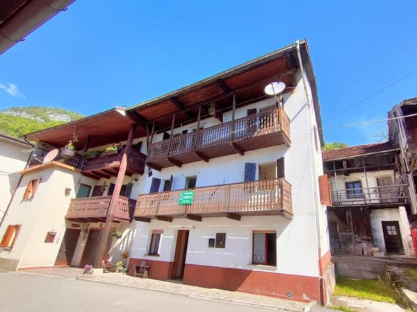 casa indipendente in vendita ad Ovaro in zona Muina